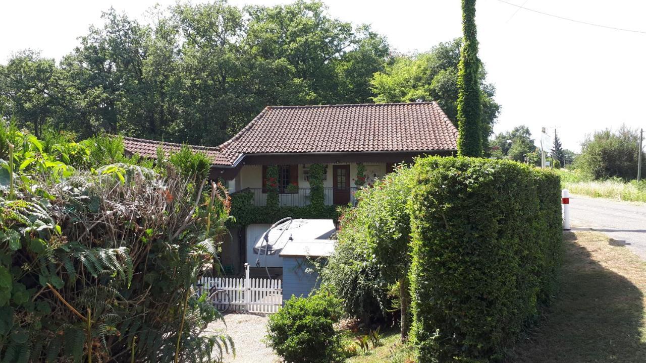 Cudoille Acomodação com café da manhã Armous-et-Cau Exterior foto